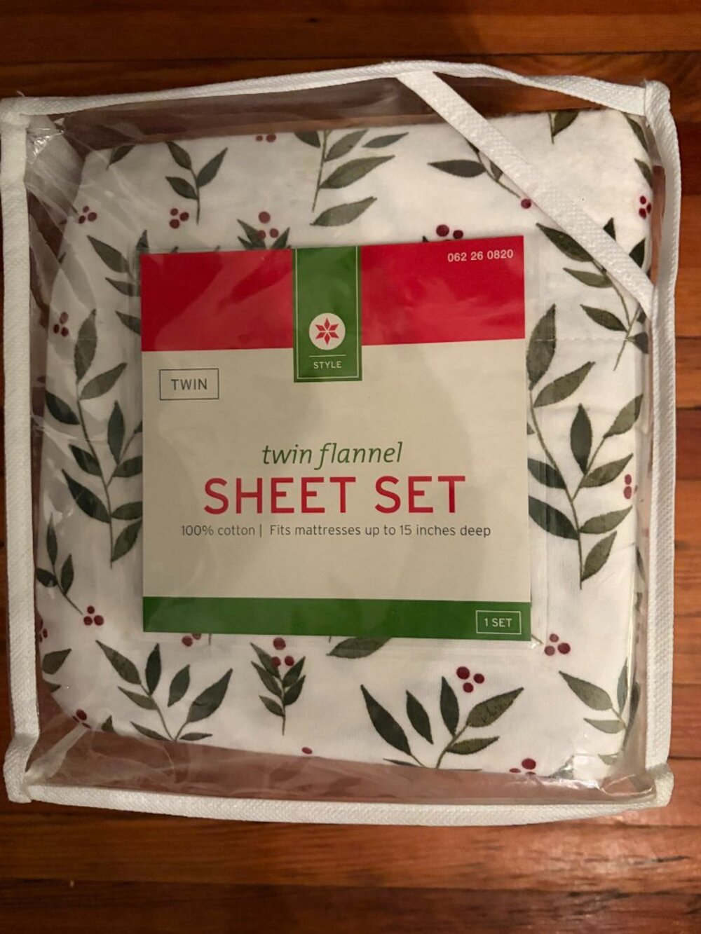 Vintage 2004 Holiday Berry Flannel TWIN Sheet Set -- Never Opened